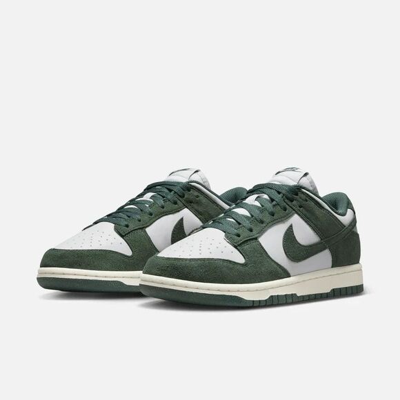 [NEW] Women's Nike Dunk Low Shoes Green HJ7673-002 - Picture 2 of 5